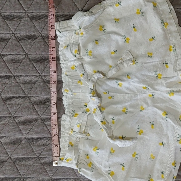 April Kiss linen blend shorts size small lemons - Picture 6 of 10